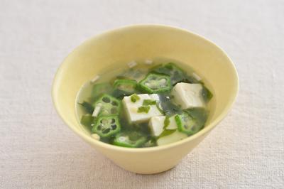 豆腐とオクラ、えのき、わかめのスープ画像